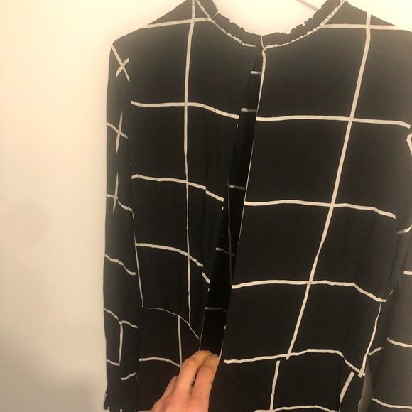 Chic, black and white dress - Picture 4 of 4